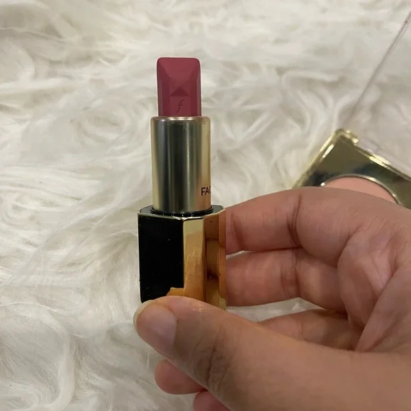 Faces Canada .benefit cosmetics lipstick and milani blush palette - Picture 3 of 9